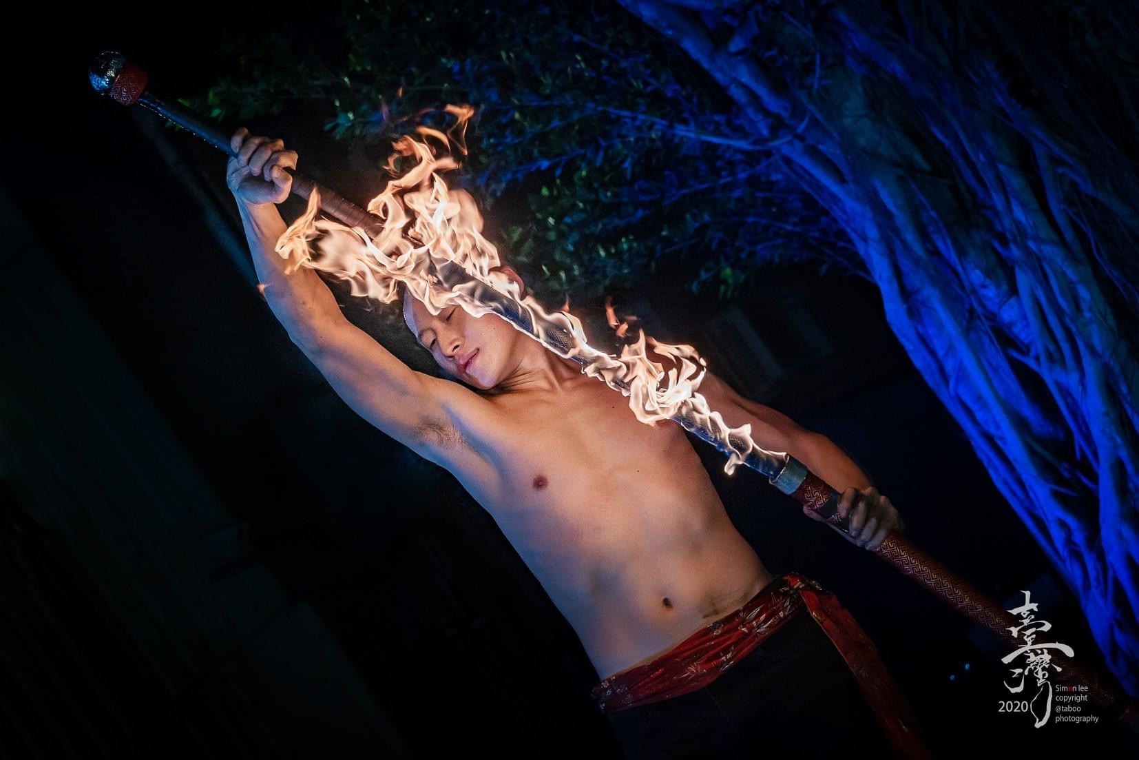 寶島聯播網- 十年磨一劍!火光劍影淬煉出的舞者魂蔡宏毅帶臺灣特技登世界殿堂